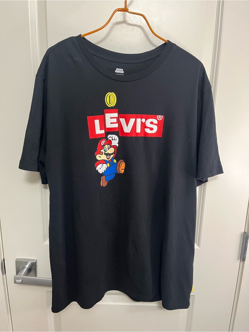 Levi's Limited Edition Men's Super Mario Graphic Tee in size XL